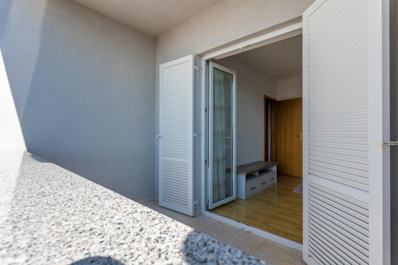 Apartment Demo Malinska Εξωτερικό φωτογραφία