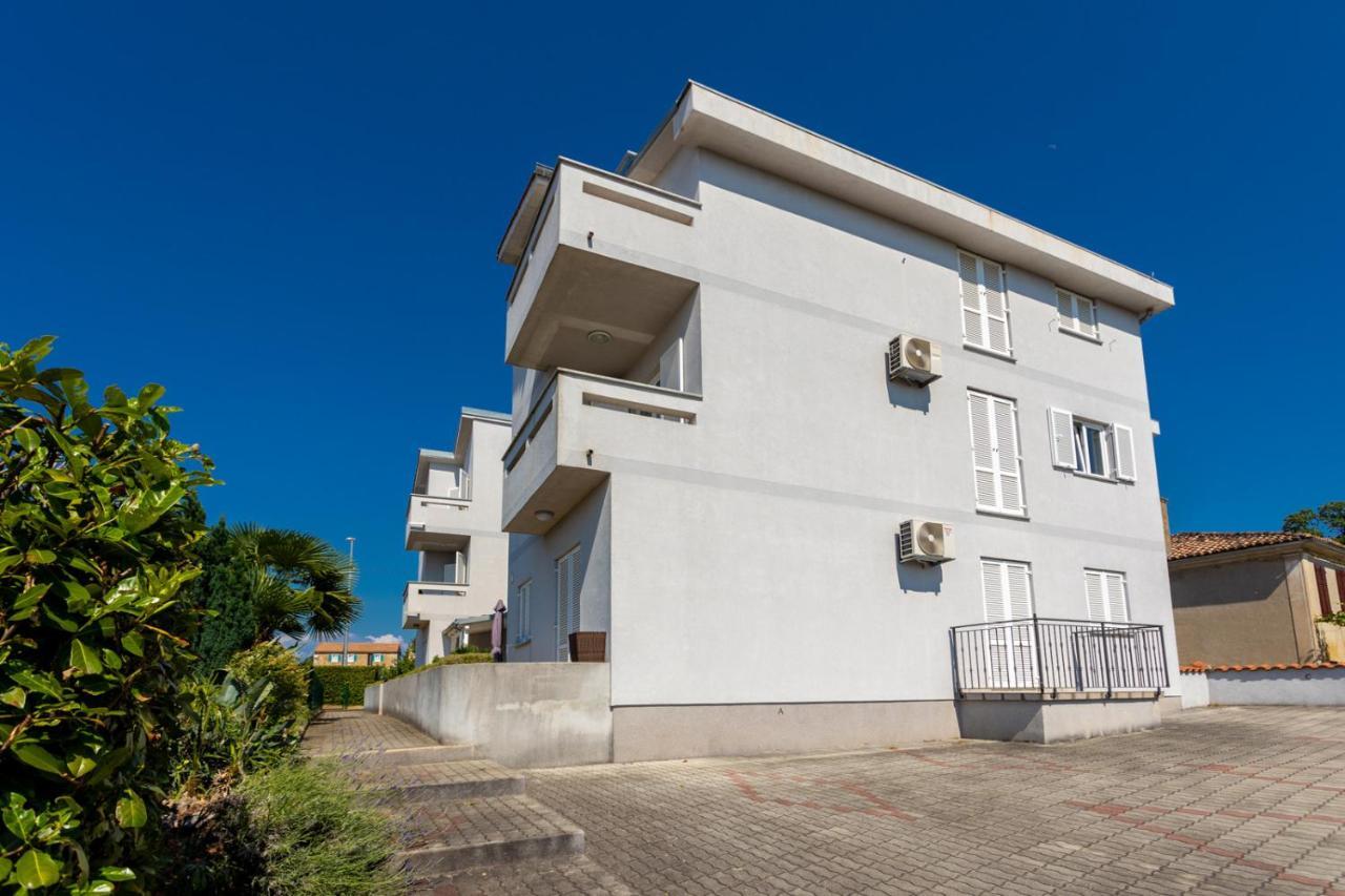 Apartment Demo Malinska Εξωτερικό φωτογραφία